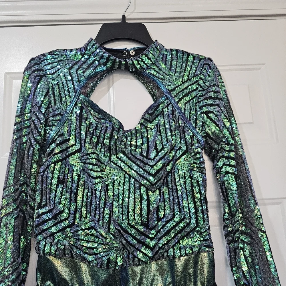 Dancer And Skater Costume Size XS With One Flaw The Sequince Like Messy As Seen